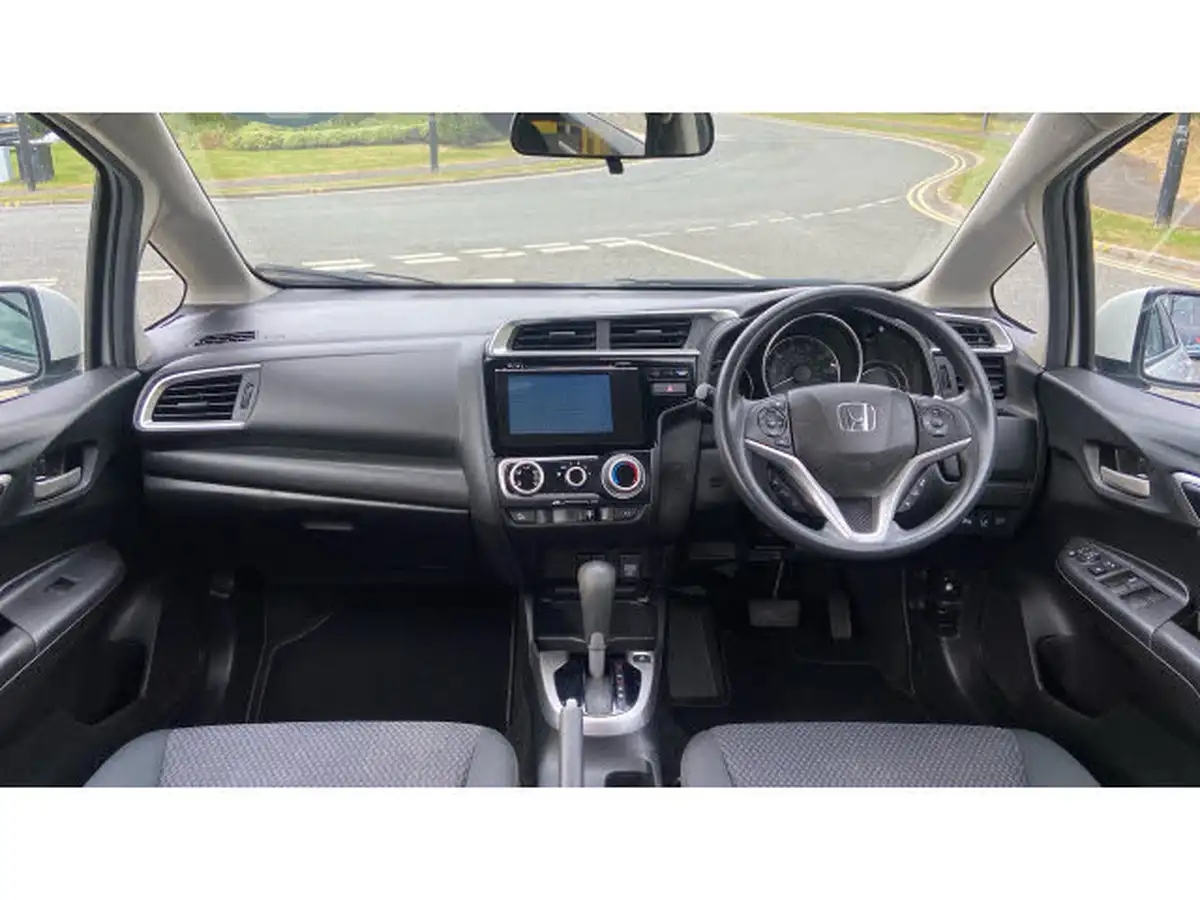 2018-honda-jazz-13-i-vtec-se-cvt-big-3