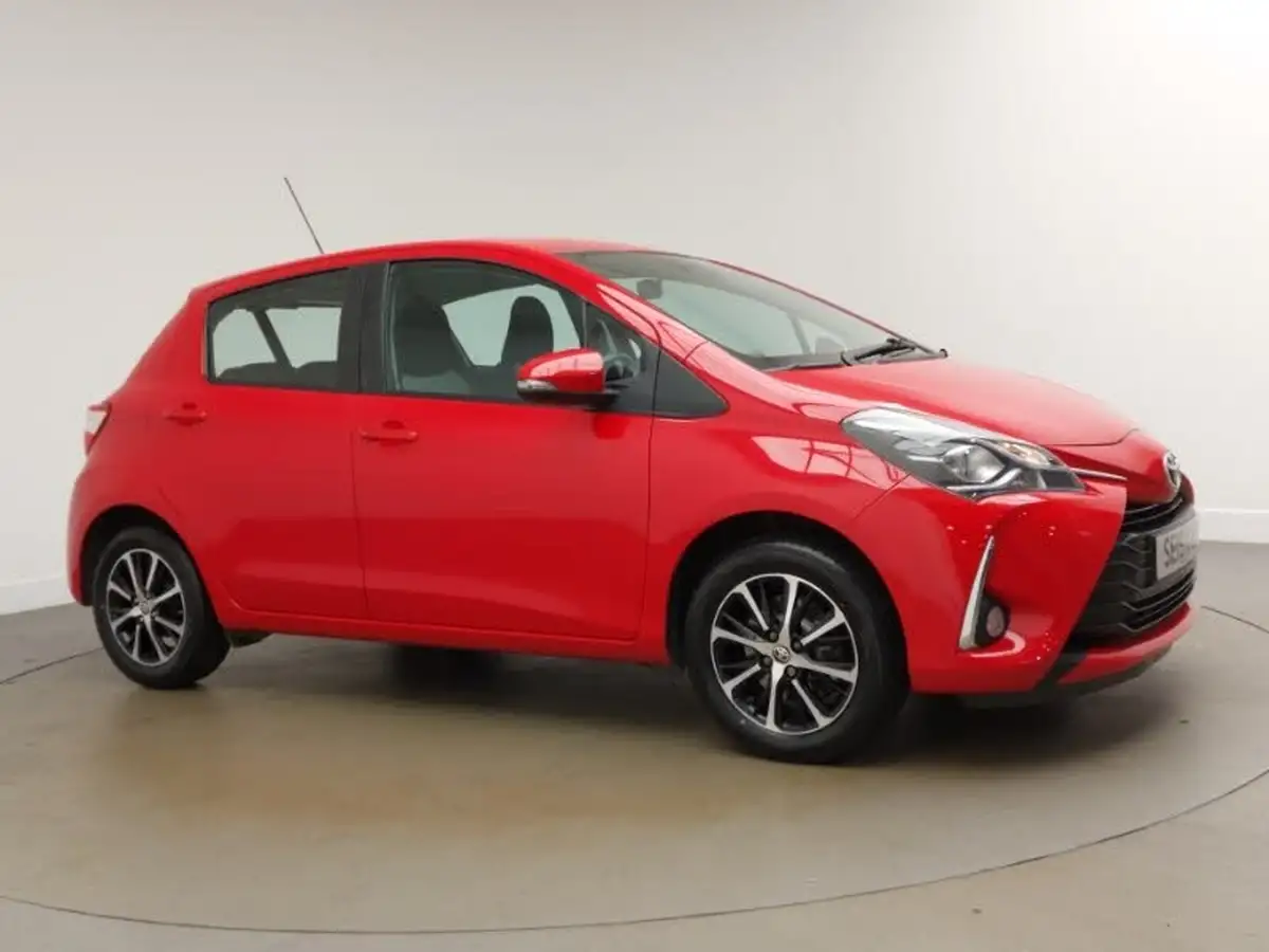 2019-toyota-yaris-15-vvt-i-icon-tech-111bhp-1496cc-big-12