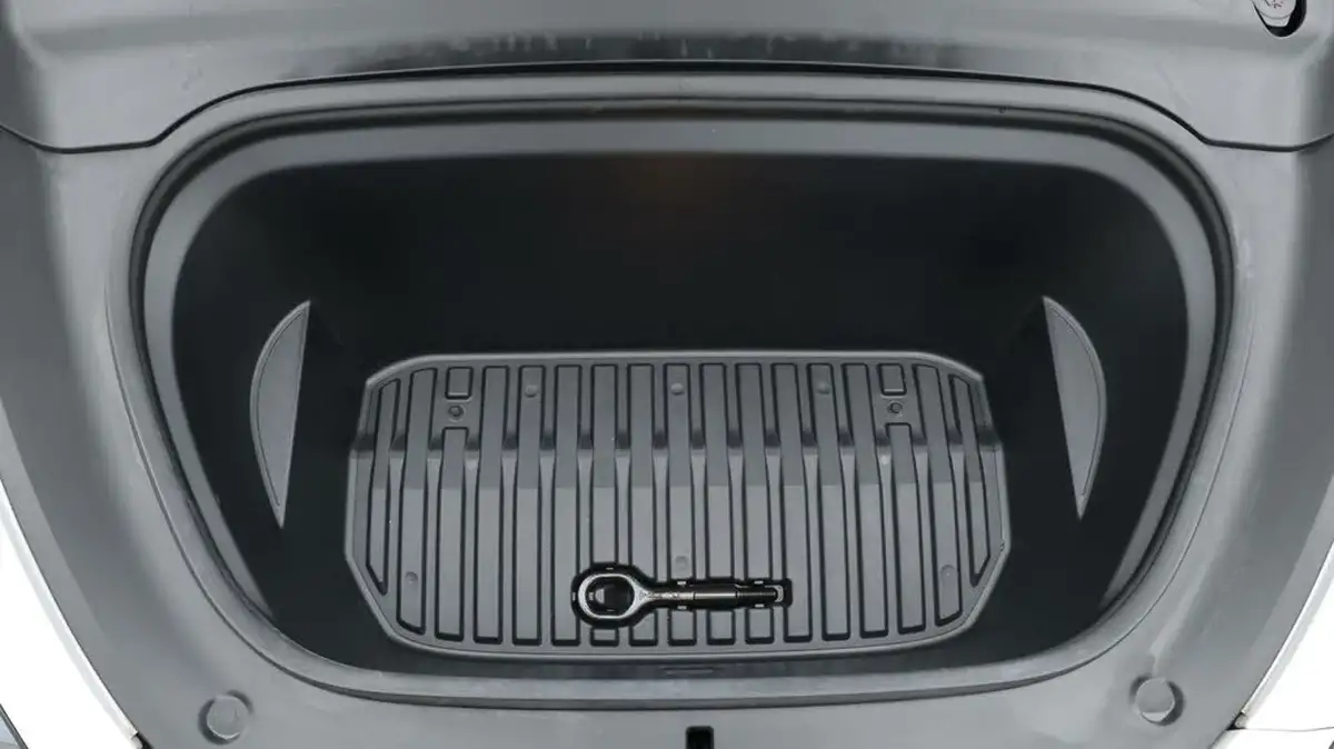 2023-tesla-model-y-e-rwd-big-19