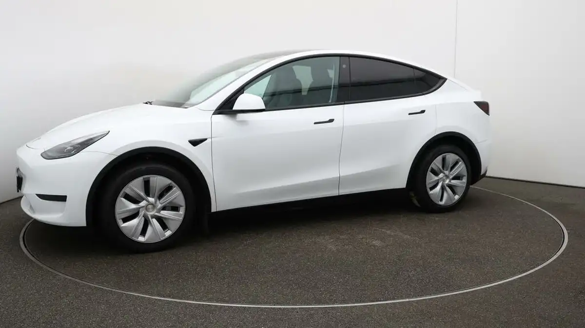 2023-tesla-model-y-e-rwd-big-47