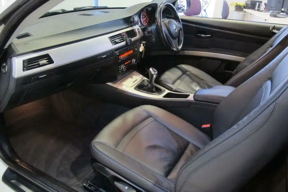 2011-bmw-3-series-20-320i-se-coupe-2d-1995cc-big-38