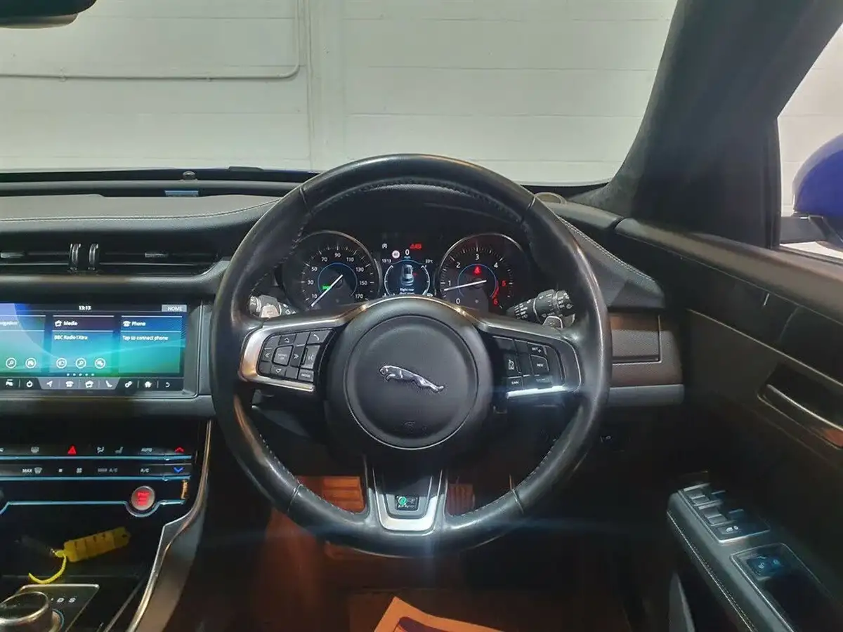 2019-jaguar-xf-20td-r-sport-180ps-ss-sportbrake-5d-auto-big-39