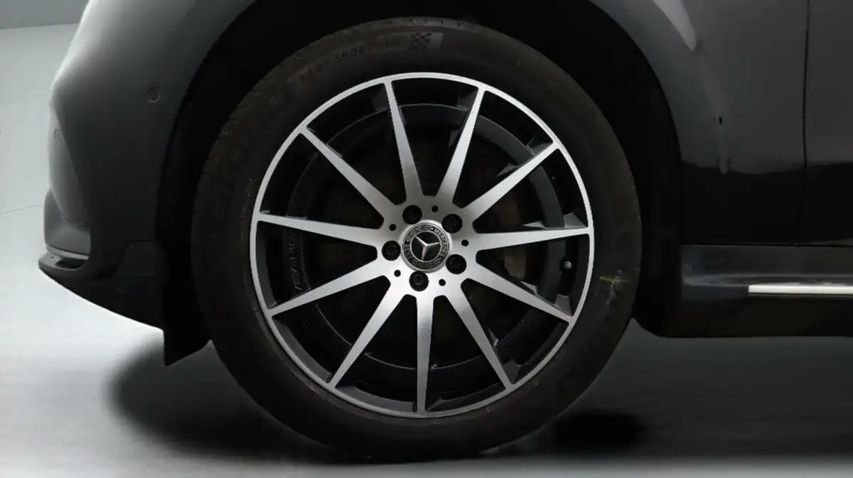 2021-mercedes-benz-eqc-e-eqc-400-amg-line-big-18