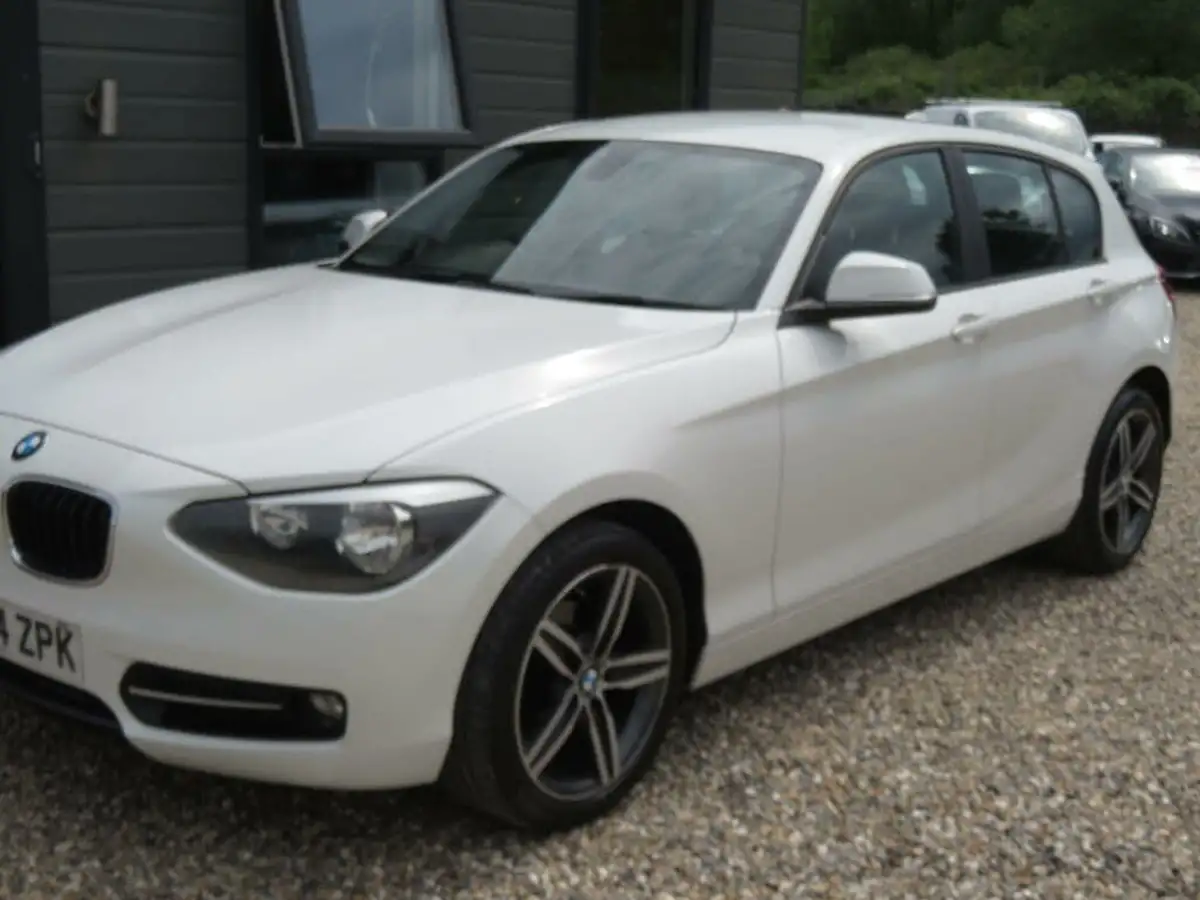 2014-bmw-1-series-20td-116d-sport-116bhp-ss-sports-hatch-5d-big-19