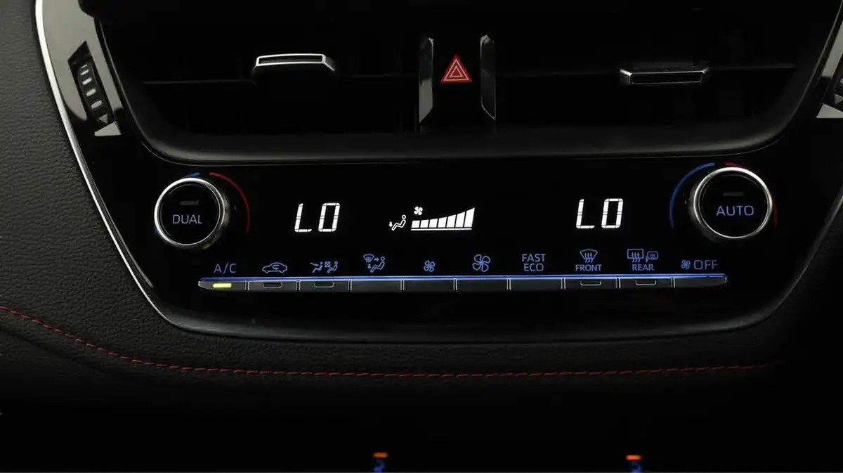2022-toyota-corolla-18-vvt-i-excel-120bhp-trk-hatchback-big-11