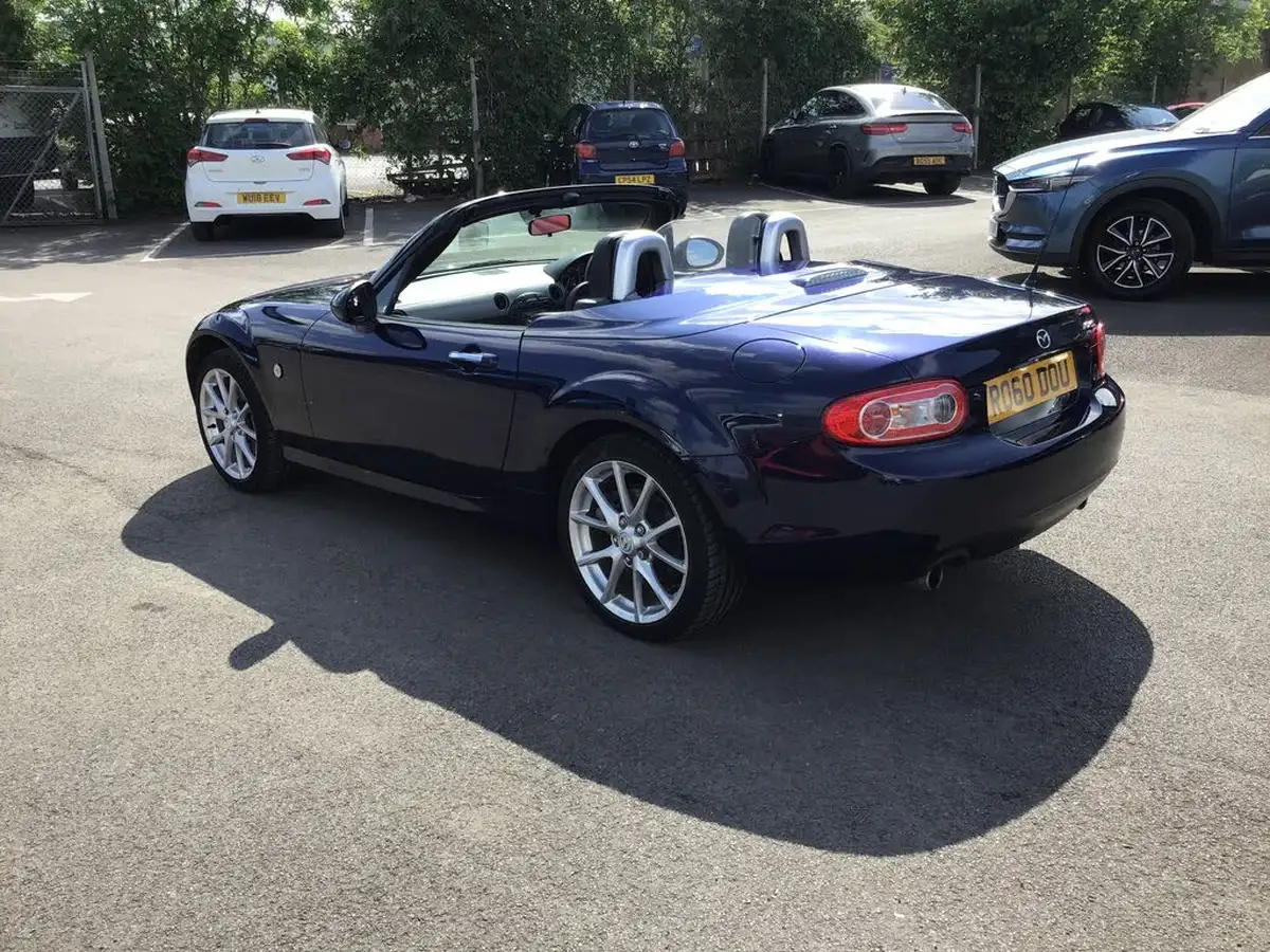 2010-mazda-mx-5-20-roadster-auto-big-5