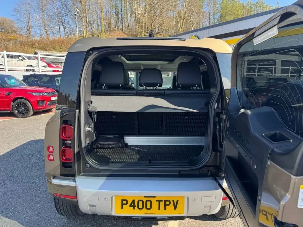 2022-land-rover-90-defender-30-p400-xs-edition-big-17
