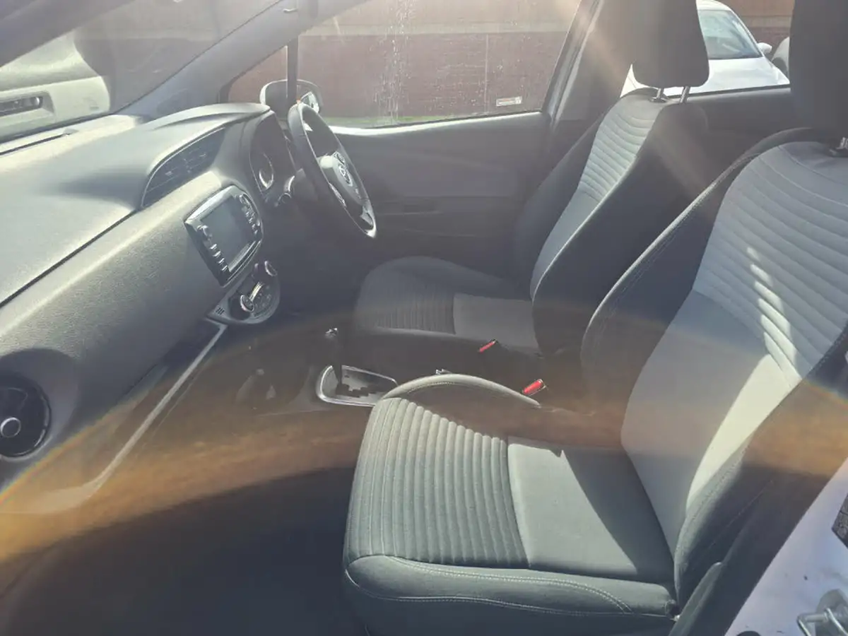 2019-toyota-yaris-15-vvt-i-icon-tech-98bhp-hybrid-1497cc-e-cvt-big-51