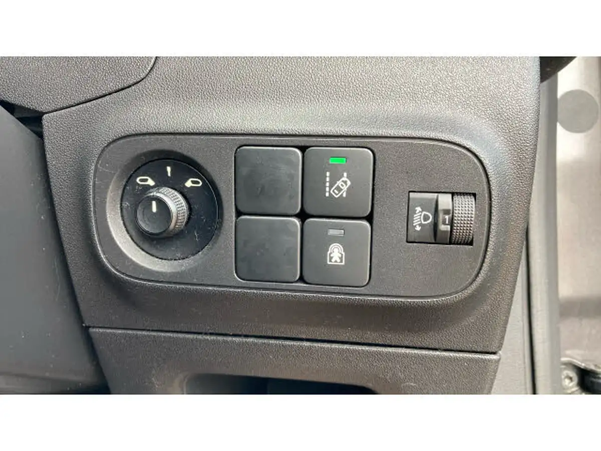 2018-citroen-c3-12-puretech-feel-82ps-big-24
