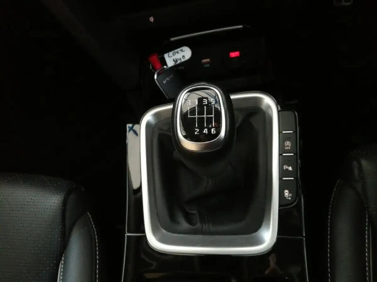 2022-kia-xceed-15-t-gdi-4-big-11