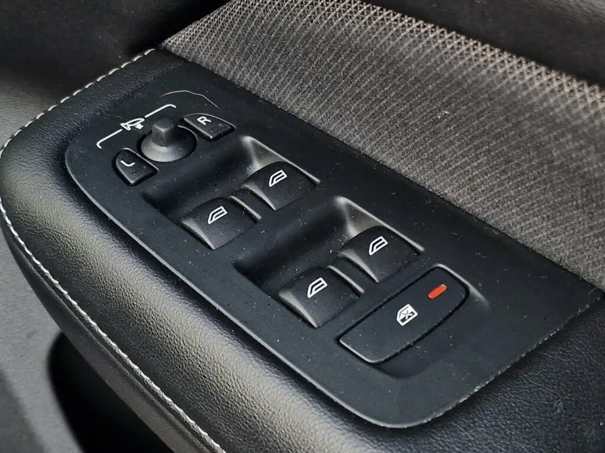 2020-volvo-v60-20-t4-r-design-plus-big-39