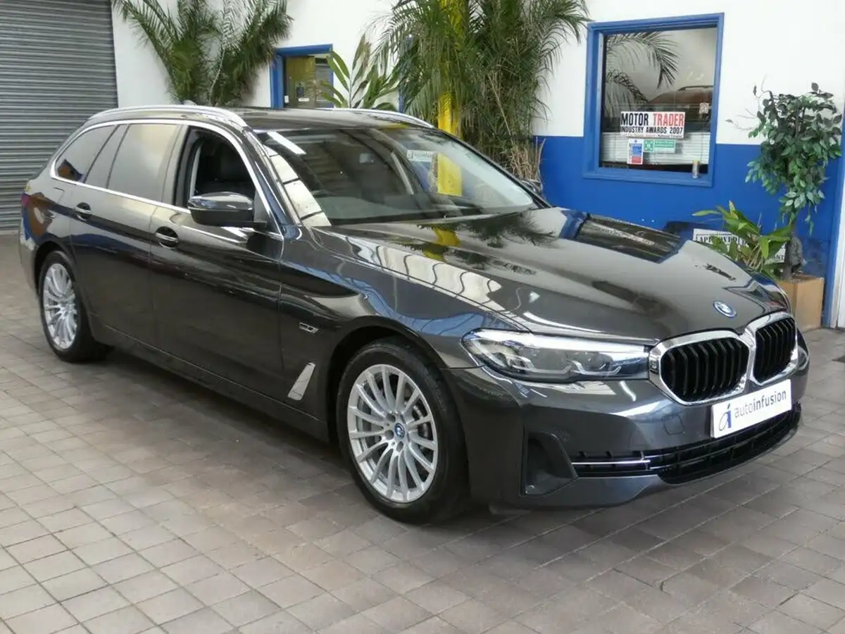 2022-bmw-5-series-20-530e-se-touring-5d-big-21