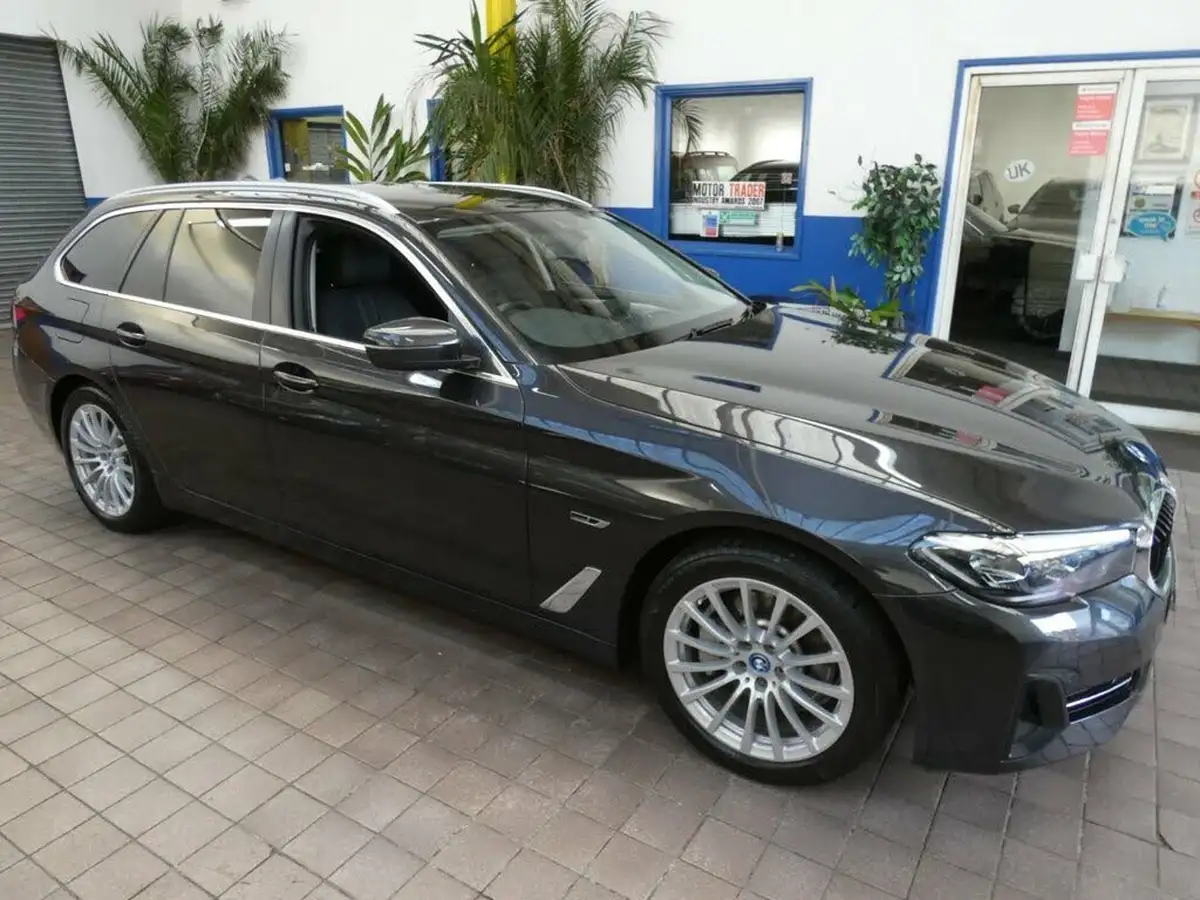 2022-bmw-5-series-20-530e-se-touring-5d-big-45