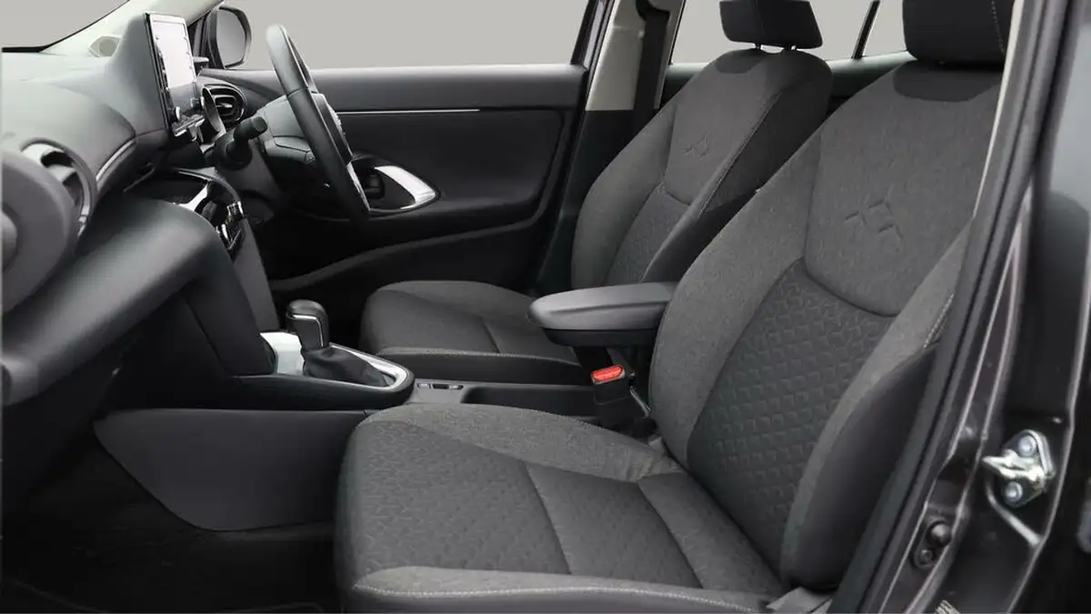 2023-toyota-yaris-cross-15-vvt-i-icon-big-14