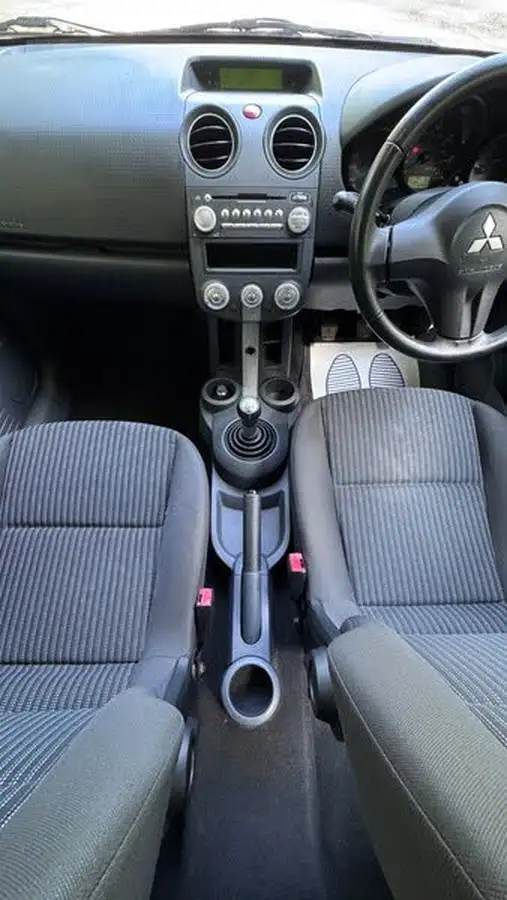 2008-mitsubishi-colt-15td-cz2-big-24