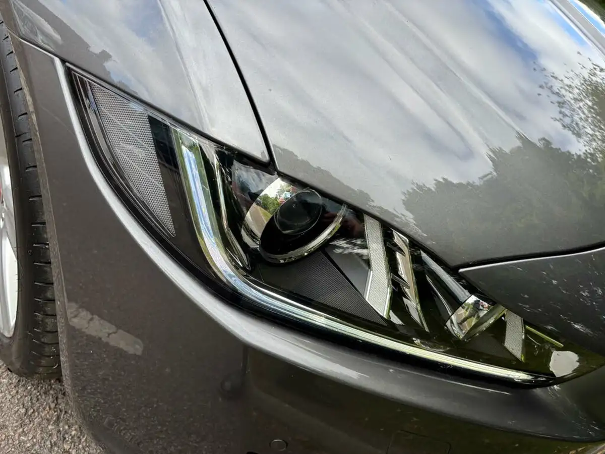 2018-jaguar-xe-20d-portfolio-180ps-1999cc-auto-big-15