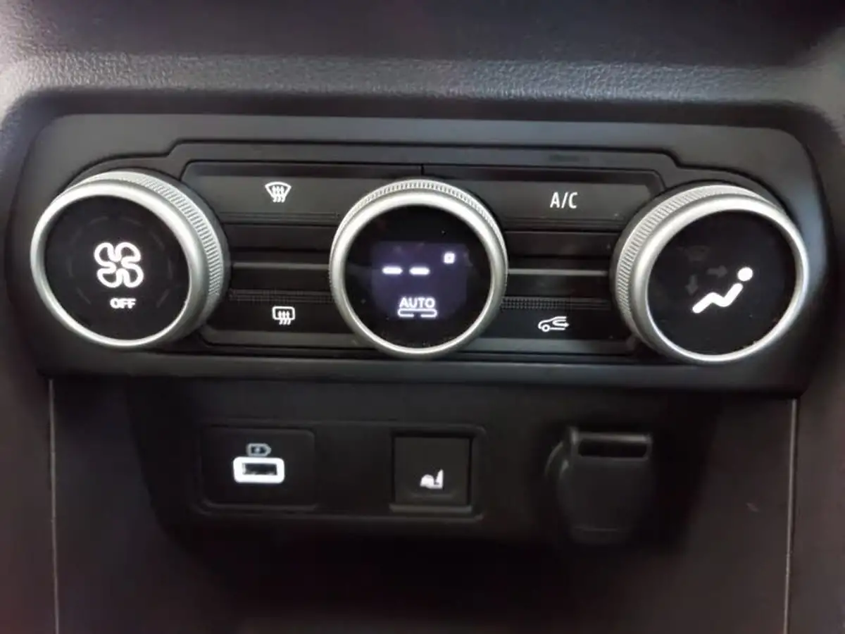 2024-dacia-sandero-stepway-10-tce-extreme-90bhp-big-15