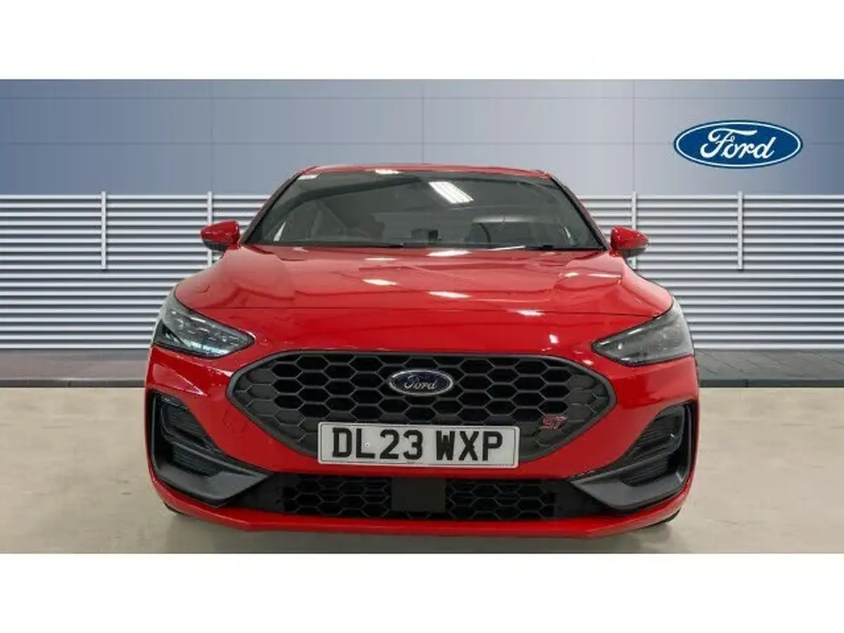 2023-ford-focus-23t-st-hatchback-big-2