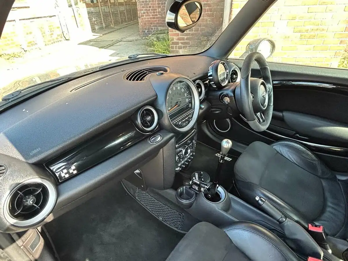 2012-mini-cooper-16-john-cooper-works-hatchback-3d-big-25