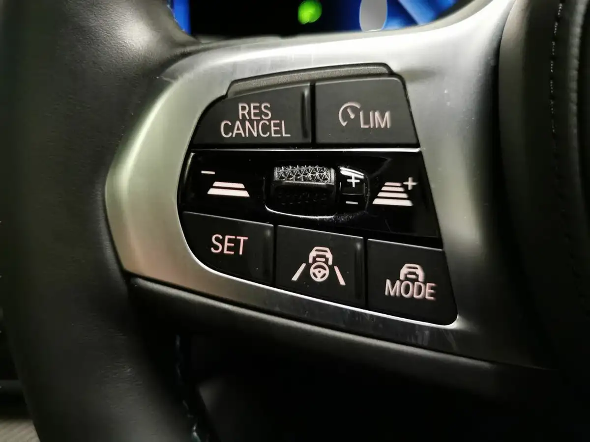 2023-bmw-i4-e-m50-big-25
