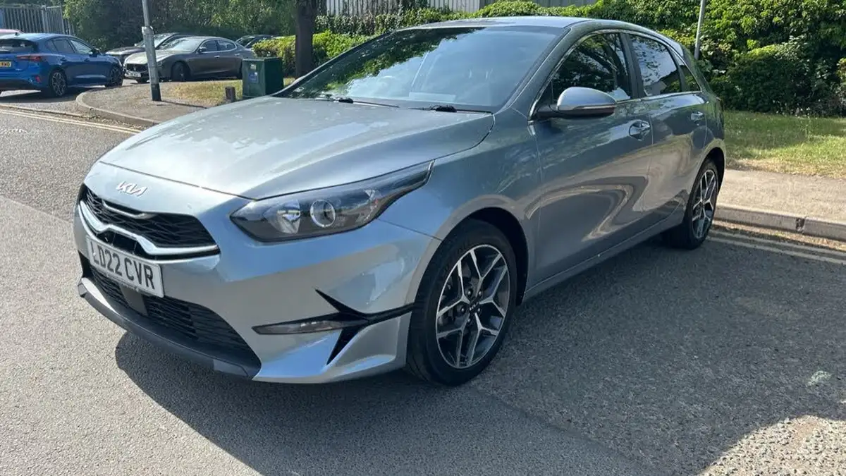 2022-kia-ceed-15-t-gdi-3-hatchback-big-28