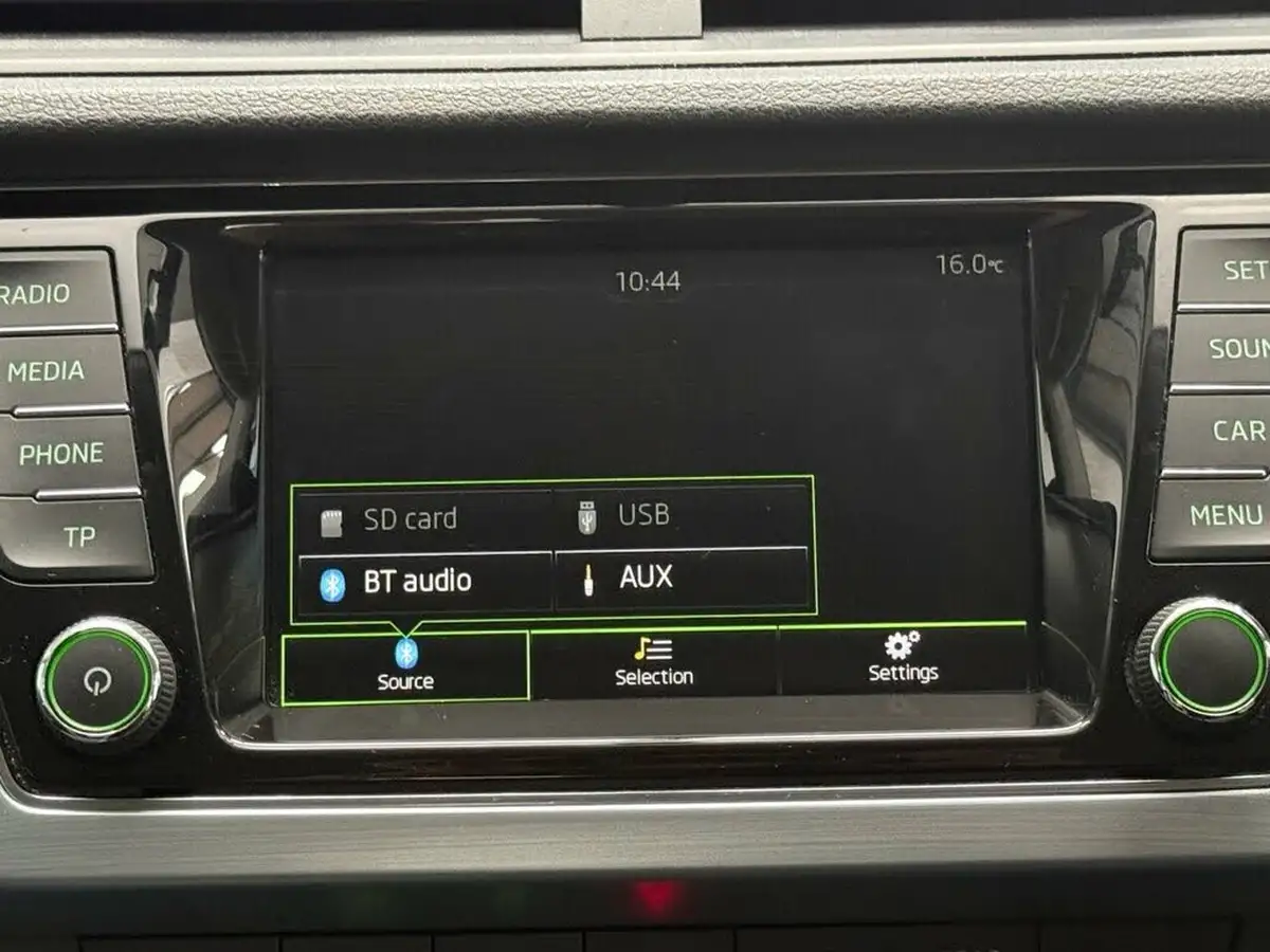 2016-skoda-fabia-12-tsi-colour-edition-big-26