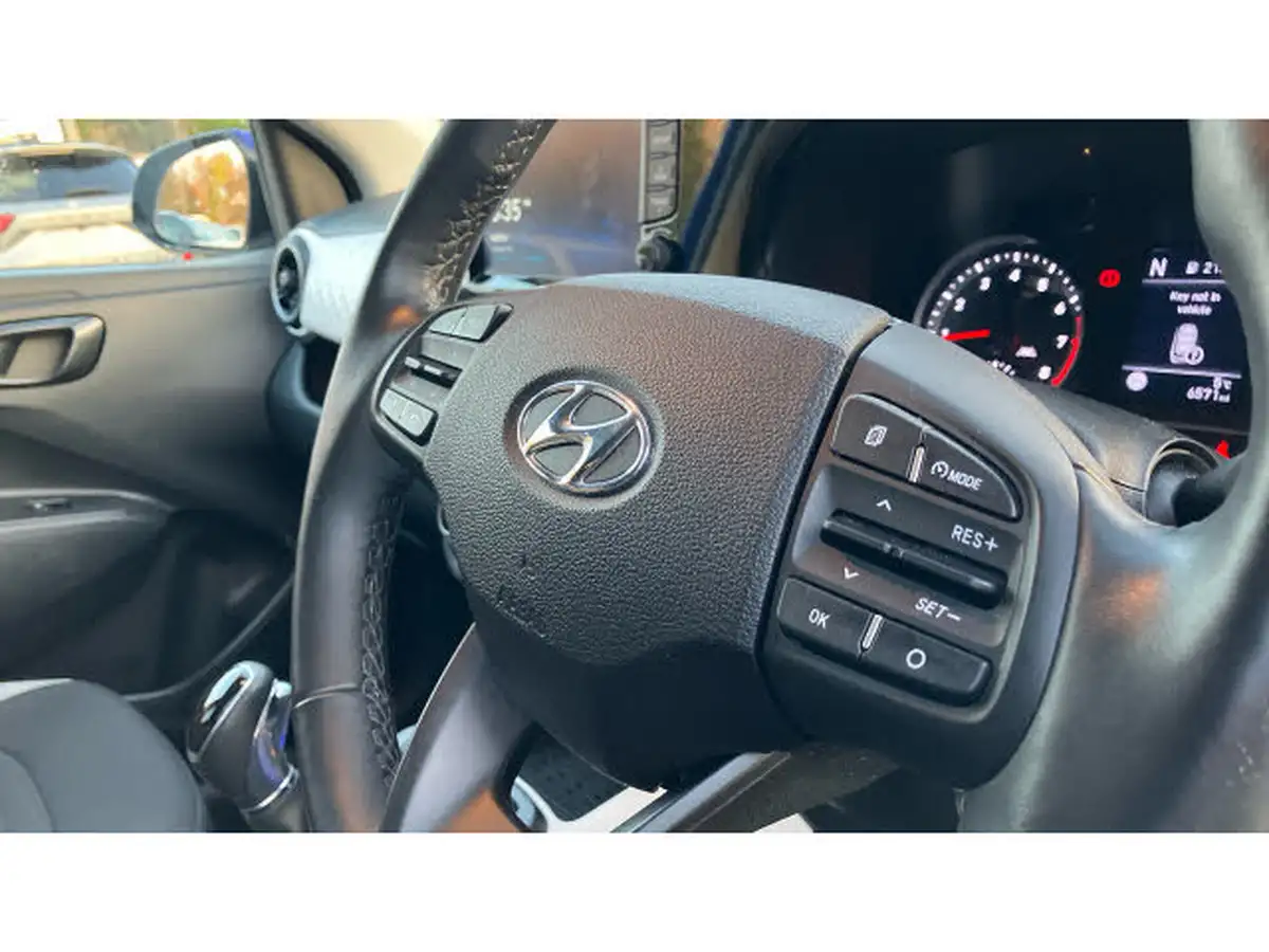 2022-hyundai-i10-12-premium-auto-big-26