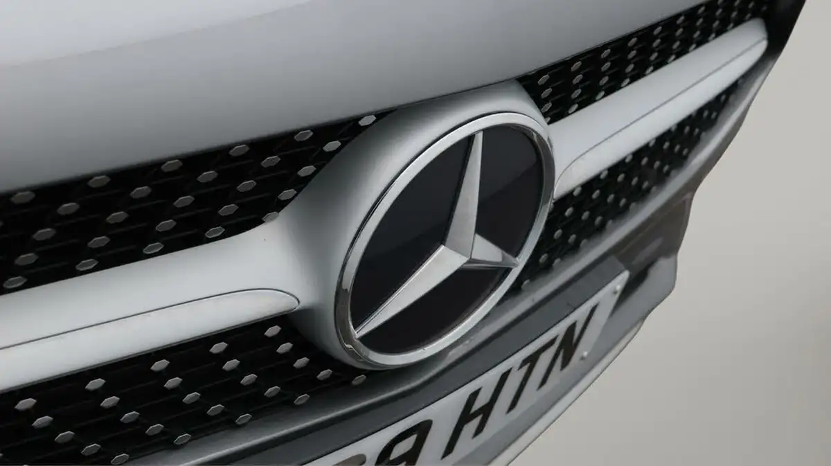 2019-mercedes-benz-a-class-20d-a200d-amg-line-hatchback-5d-big-21
