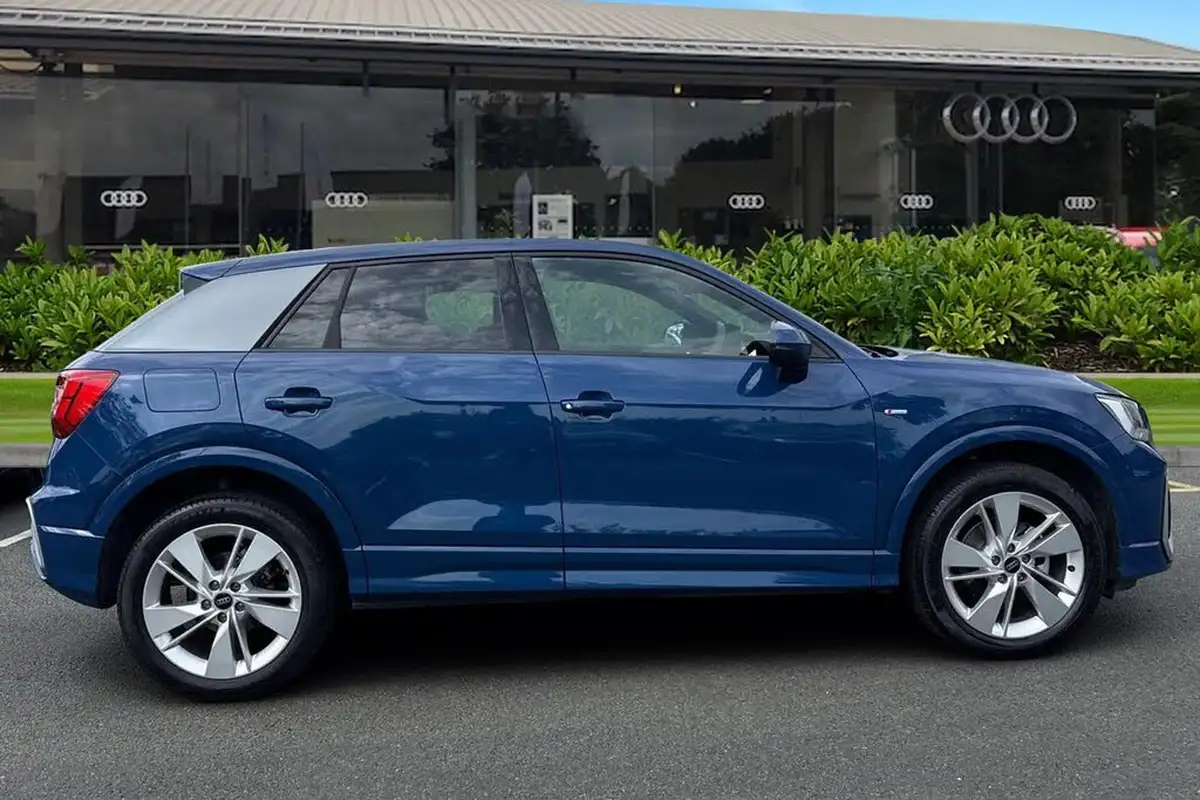 2025-audi-q2-15-35-tfsi-s-line-big-2