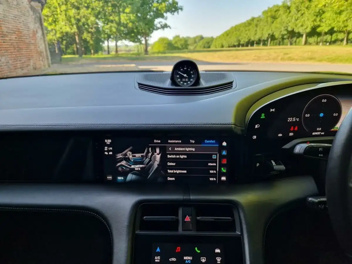 2020-porsche-taycan-e-turbo-big-13