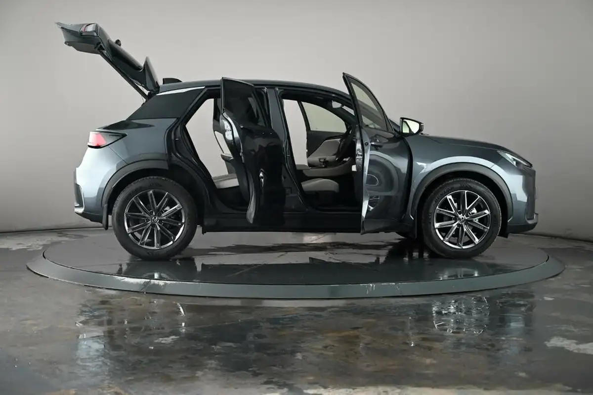 2025-lexus-lbx-15-premium-plus-big-71