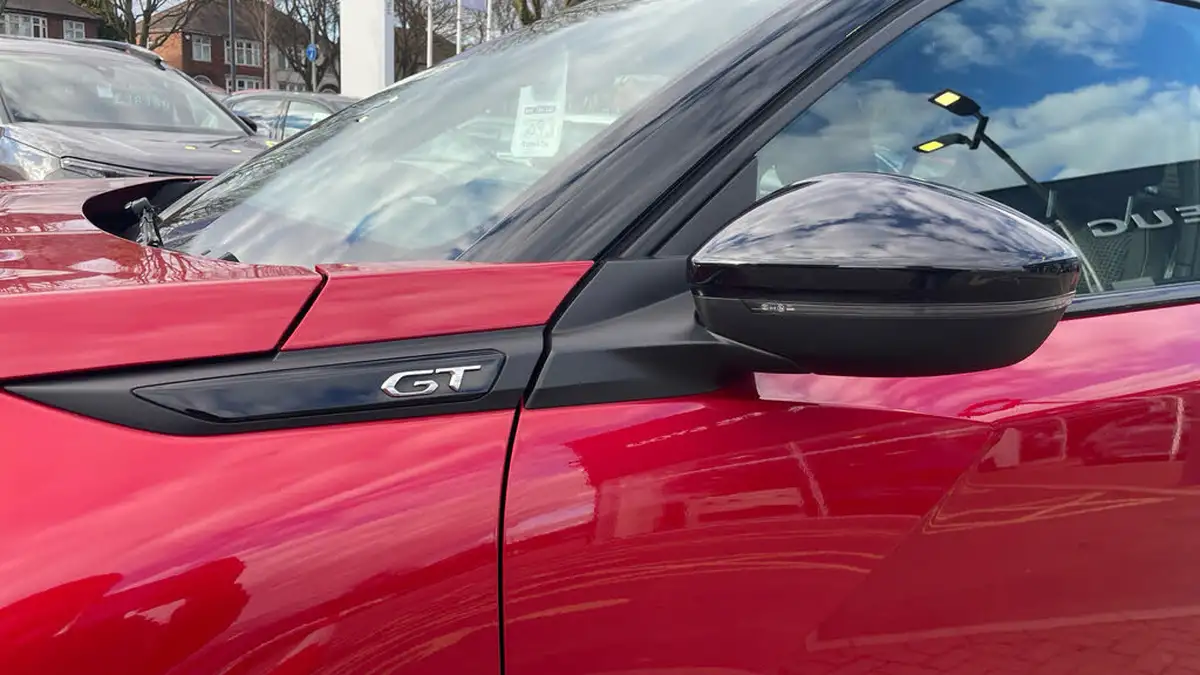 2022-peugeot-2008-suv-12-puretech-gt-big-48