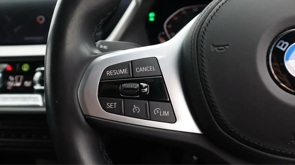 2021-bmw-1-series-20td-118d-m-sport-lcp-big-26