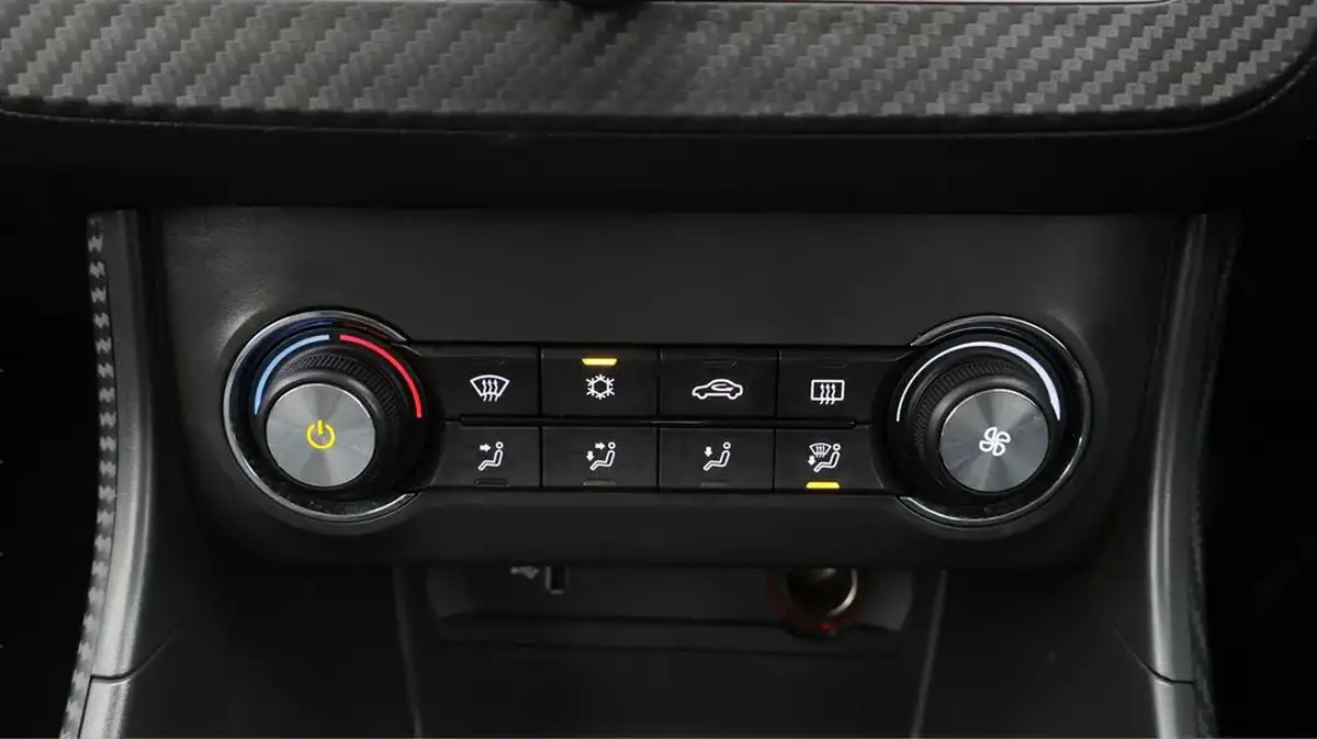 2019-mg-zs-suv-10t-gdi-exclusive-111ps-big-12