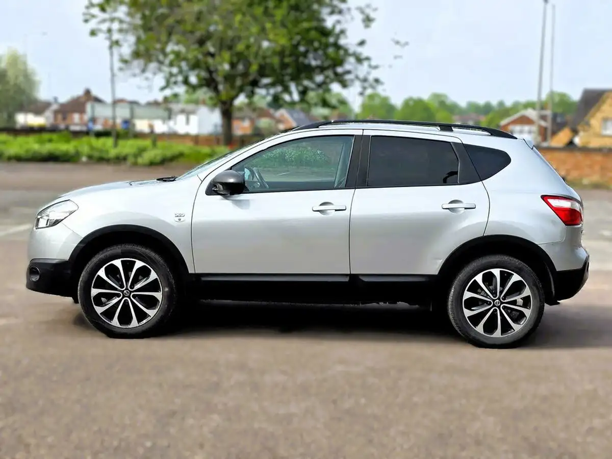 2013-nissan-qashqai-15td-360-big-12