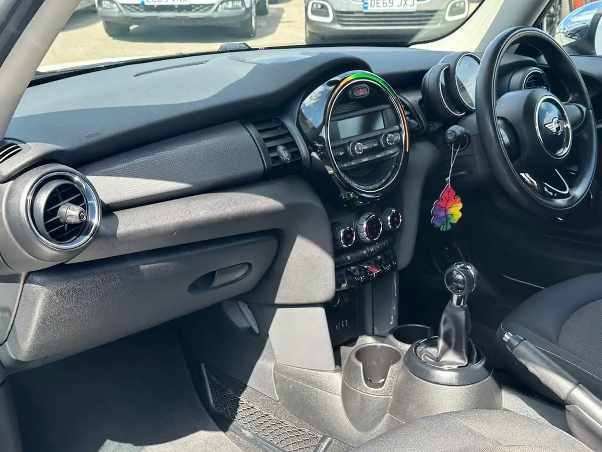 2016-mini-cooper-12-one-3d-big-9