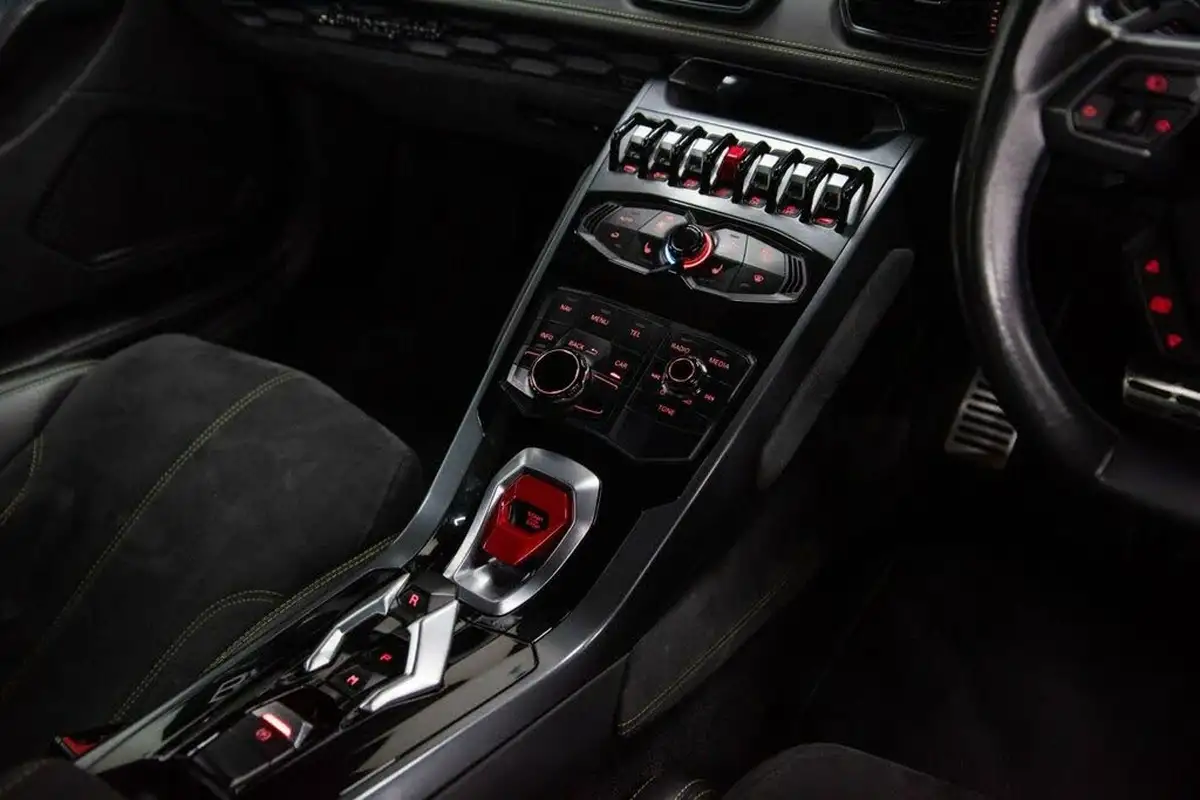 2014-lamborghini-huracan-lp-610-4-big-27