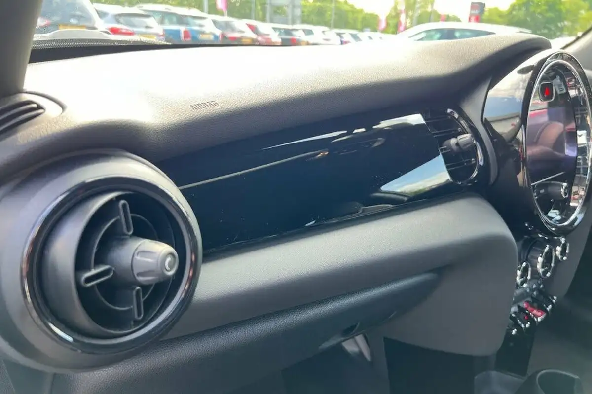 2021-mini-cooper-20-john-cooper-works-anniversary-edition-big-40