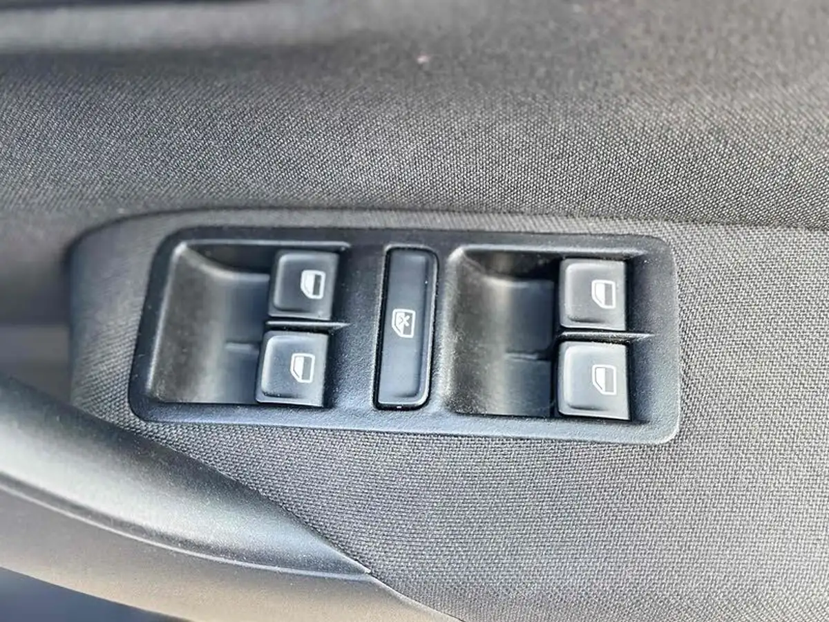 2015-volkswagen-polo-12-tsi-se-5d-dsg-big-21