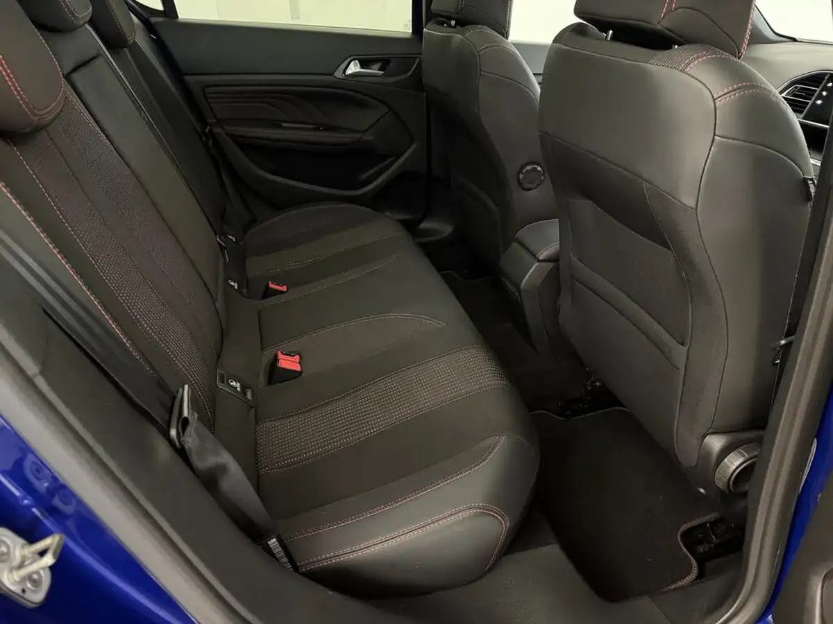 2019-peugeot-308-15-bluehdi-gt-line-big-37