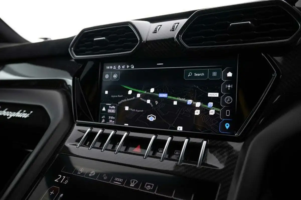 2024-lamborghini-urus-40-no-trim-big-15