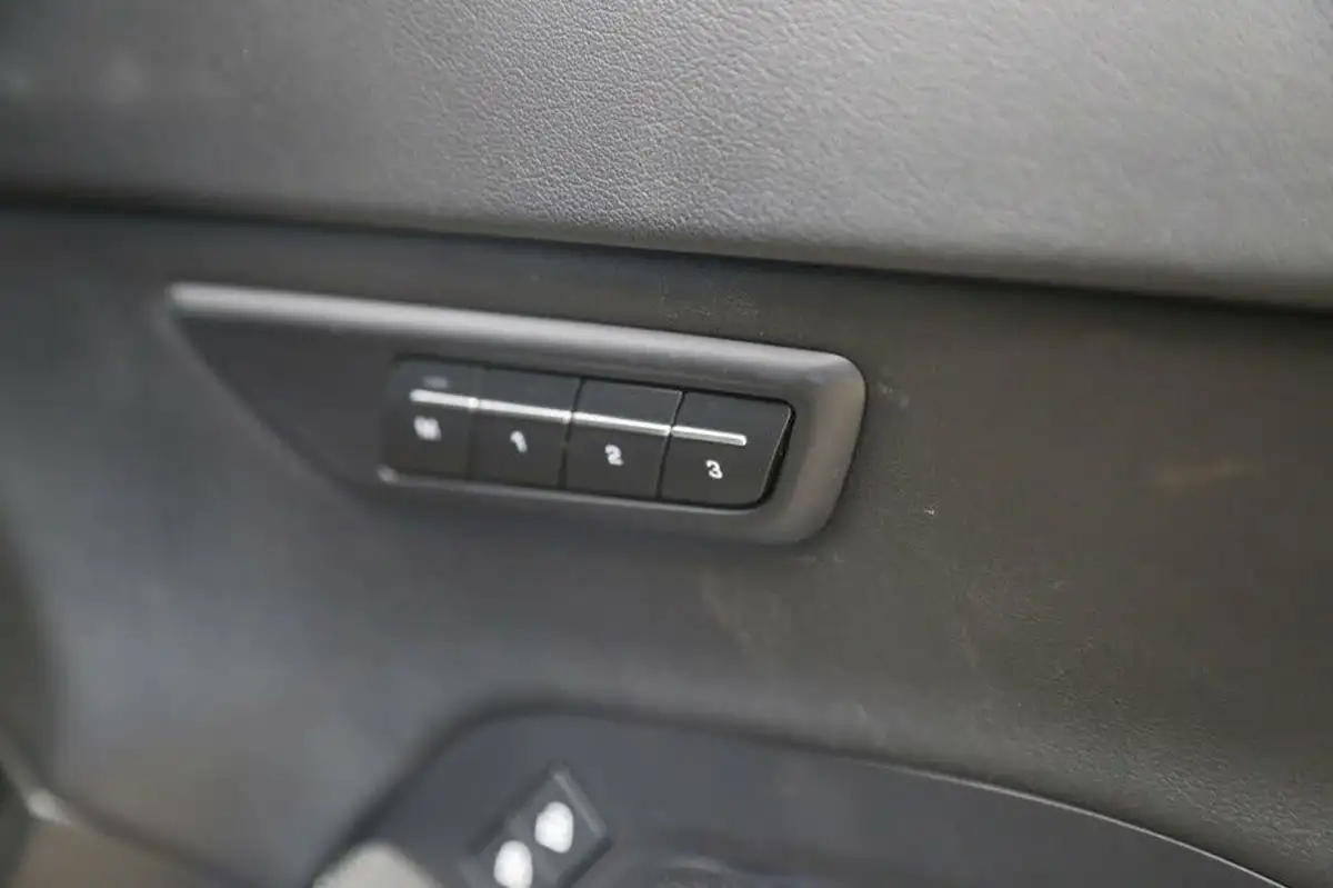 2021-jaguar-e-pace-20-d200-r-dynamic-se-big-30