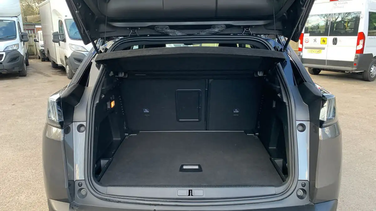 2024-peugeot-3008-suv-12-puretech-gt-136ps-hybrid-e-dsc6-big-18