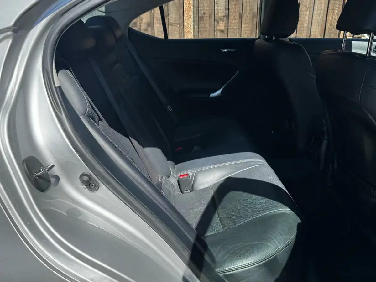 2007-lexus-is-250-25-se-auto-big-17