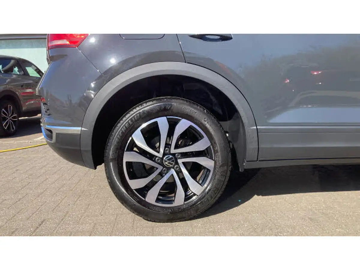 2021-volkswagen-t-roc-10-tsi-active-hatchback-5d-big-8