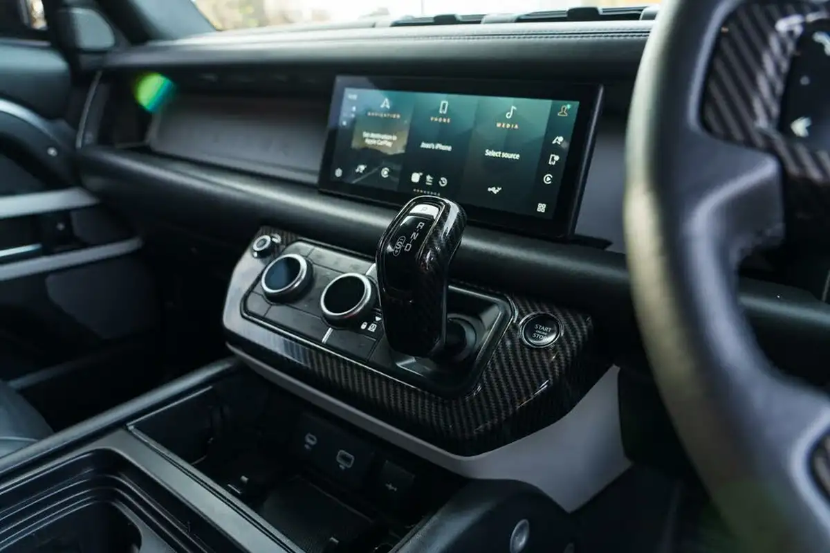 2021-land-rover-110-defender-30-d250-hse-big-27