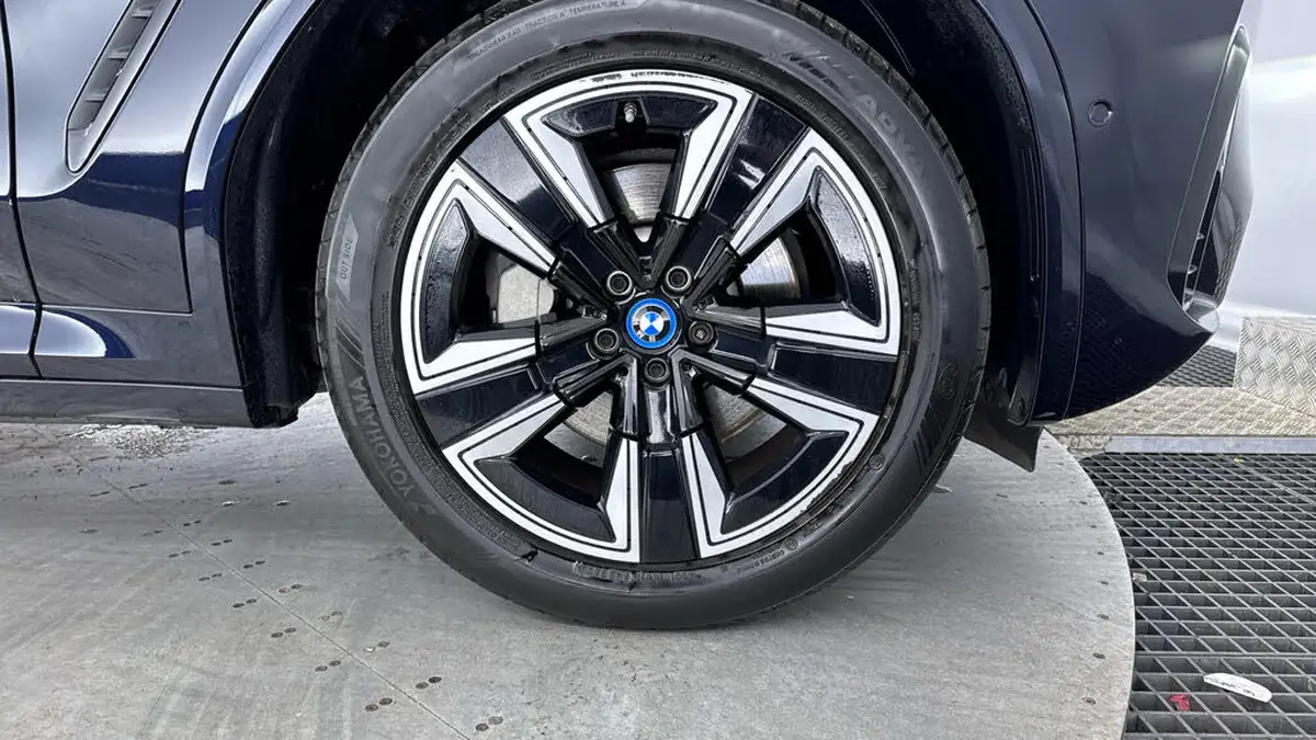 2022-bmw-ix3-e-m-sport-big-26
