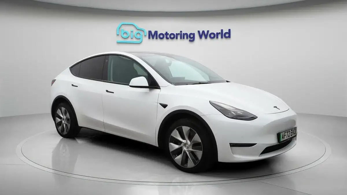 2022-tesla-model-y-e-long-range-big-1