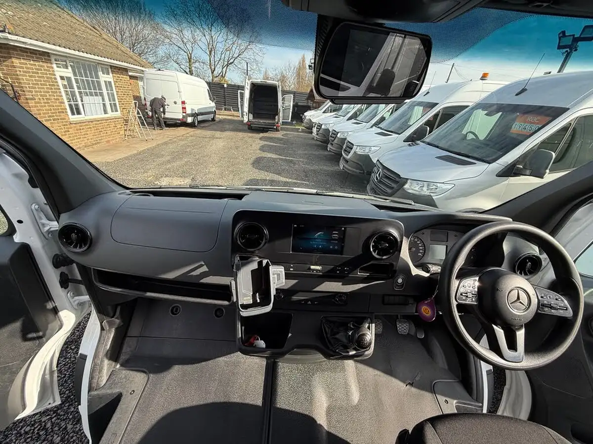 2018-mercedes-benz-sprinter-21cdi-311-l2h1-panel-van-rwd-eco-gear-360-big-24