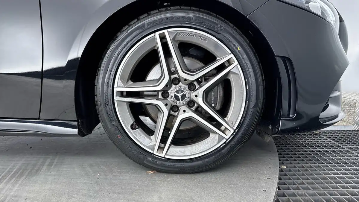 2019-mercedes-benz-a-class-20d-a200d-amg-line-hatchback-5d-big-24